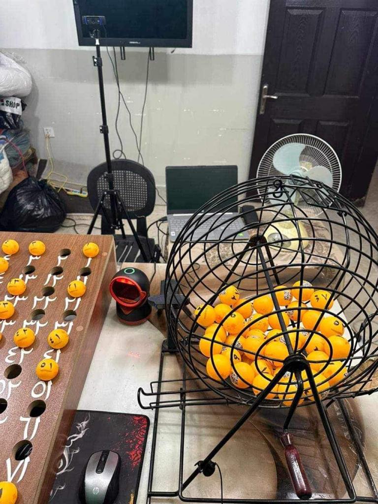 وێنەی ئەو کەلوپەلانەی دەستیان بەسەردا گیراوە (وێنە: بەڕێوەبەرایەتیی گشتیی ئاسایشی هەولێر)